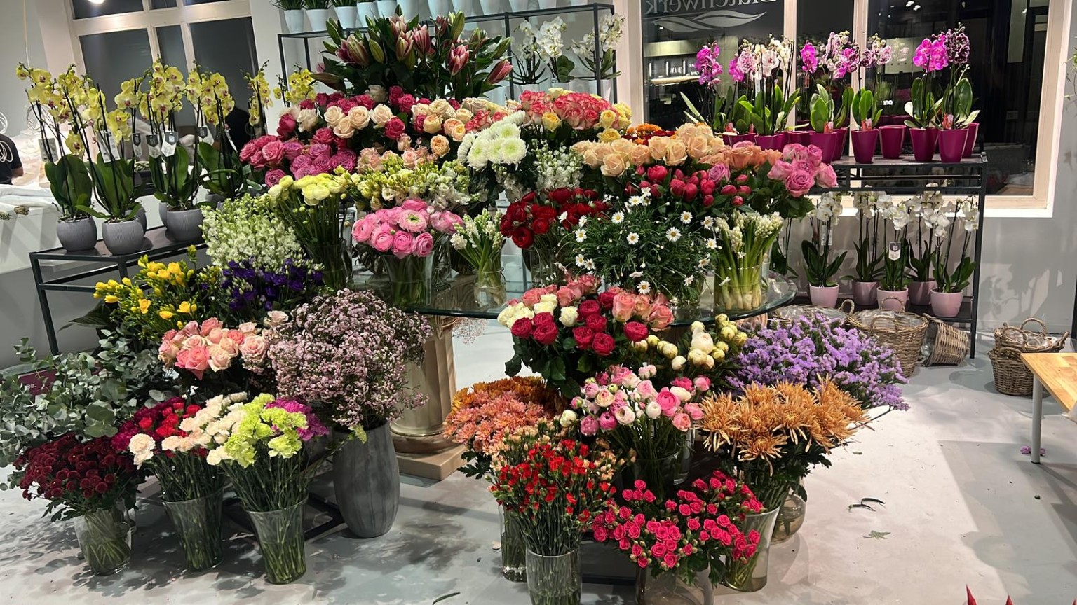 Frische Blumen im Blütenwerk